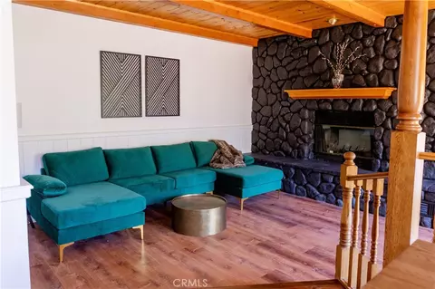 Living - 1075 Rivera Dr, Wrightwood, CA 92397 photo 2 of 4