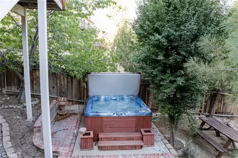 Exterior - 1075 Rivera Dr, Wrightwood, CA 92397 photo 4 of 9
