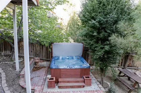 Exterior - 1075 Rivera Dr, Wrightwood, CA 92397 photo 4 of 9