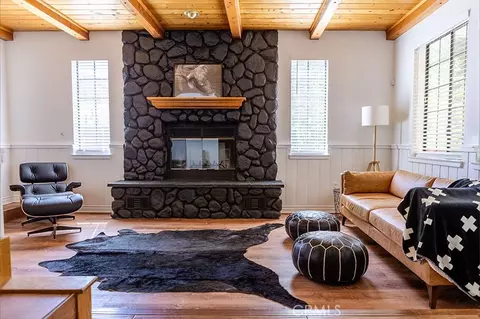 1075 Rivera Dr, Wrightwood, CA 92397