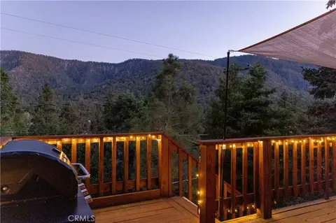 Exterior - 1075 Rivera Dr, Wrightwood, CA 92397 photo 6 of 9