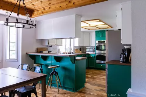 Kitchen - 1075 Rivera Dr, Wrightwood, CA 92397 photo 2 of 2