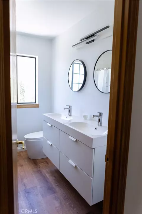 Bath - 1075 Rivera Dr, Wrightwood, CA 92397 photo 1 of 1