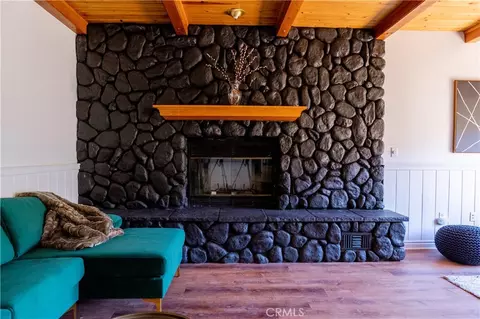 Living - 1075 Rivera Dr, Wrightwood, CA 92397 photo 3 of 4