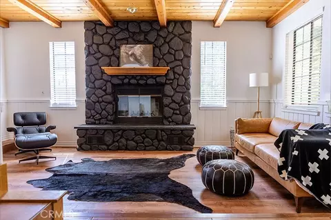 1075 Rivera Dr, Wrightwood, CA 92397