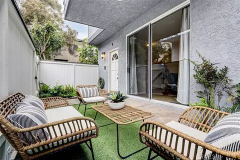 1913 Carnegie Ln #4, Redondo Beach, CA 90278