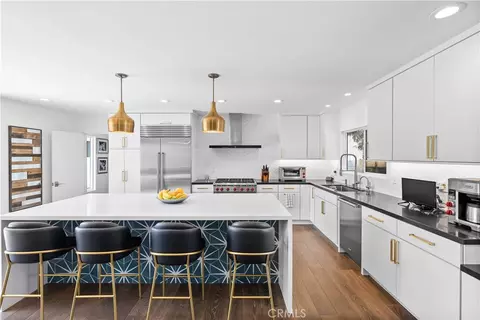 8215 Calabar Ave, Playa Del Rey, CA 90293