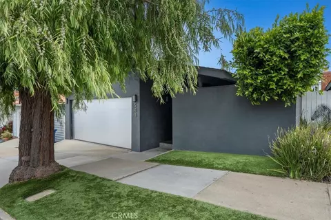541 1st St, Manhattan Beach, CA 90266