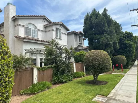 700 Meyer Ln #4, Redondo Beach, CA 90278
