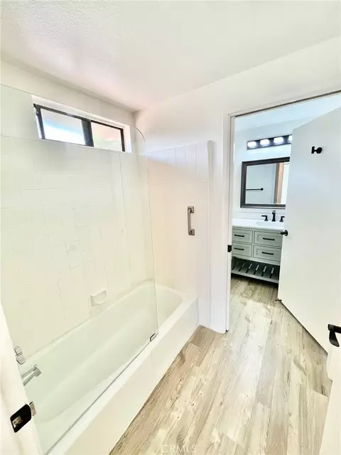 Bath - 35 Cabrillo Dr, Avalon, CA 90704 photo 3 of 5