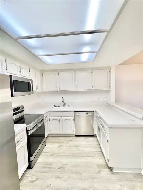 Kitchen - 35 Cabrillo Dr, Avalon, CA 90704 photo 1 of 2