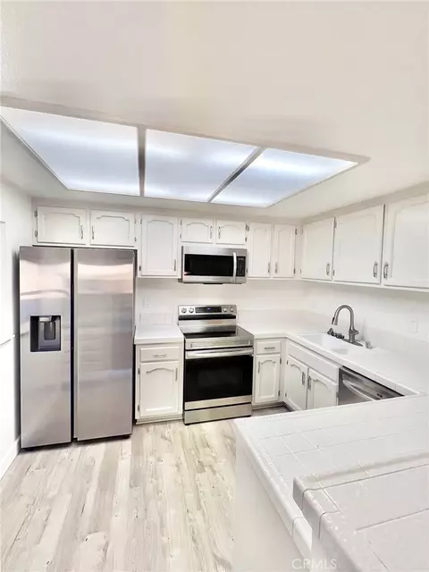 Kitchen - 35 Cabrillo Dr, Avalon, CA 90704 photo 2 of 2