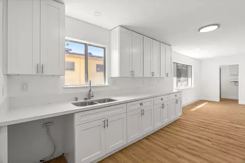 10527 S Wilton Pl, Los Angeles, CA 90047
