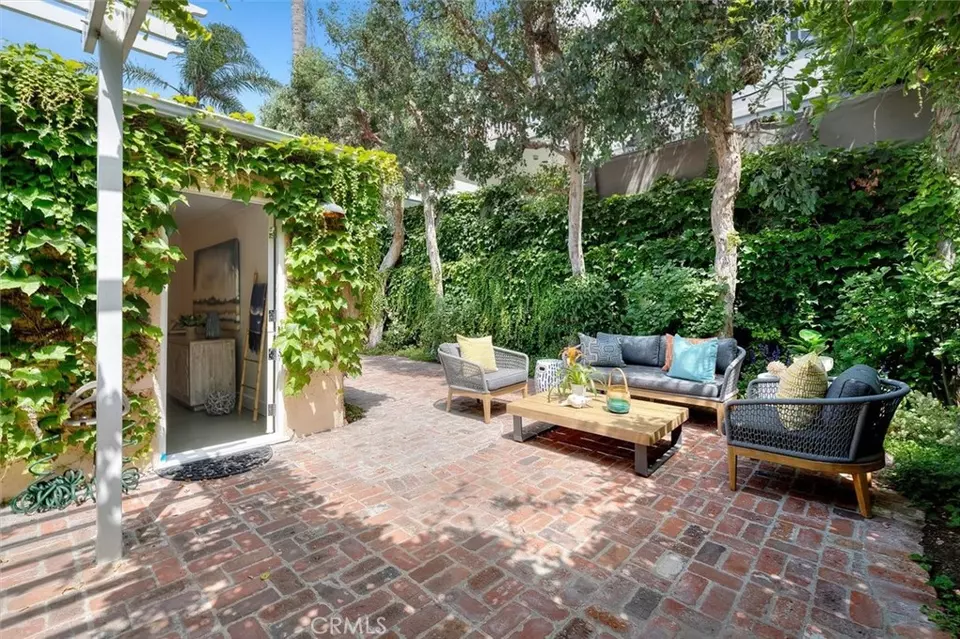 Exterior - 929 16th St, Hermosa Beach, CA 90254 photo 4 of 9