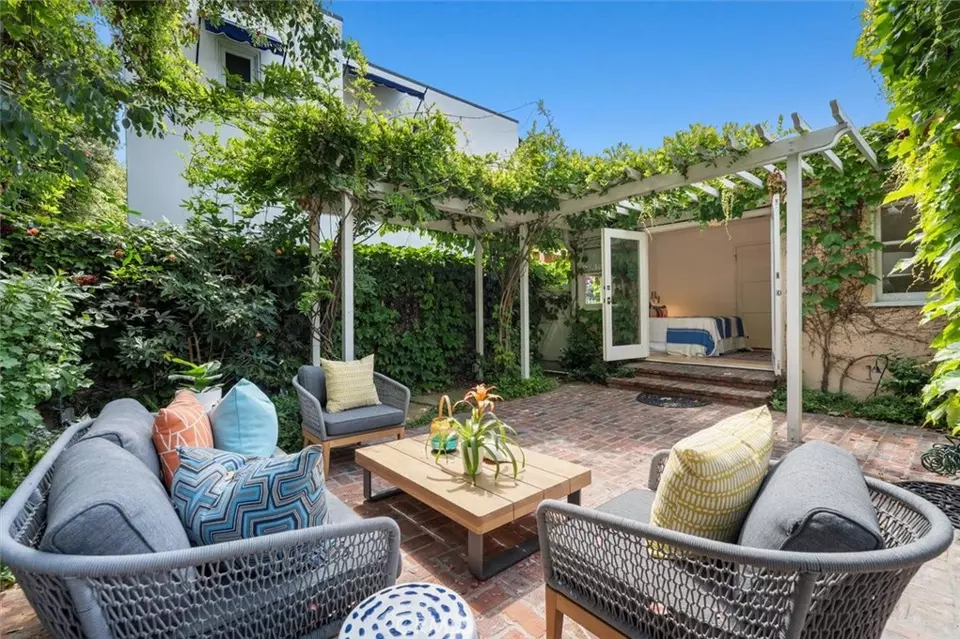 Exterior - 929 16th St, Hermosa Beach, CA 90254 photo 3 of 9