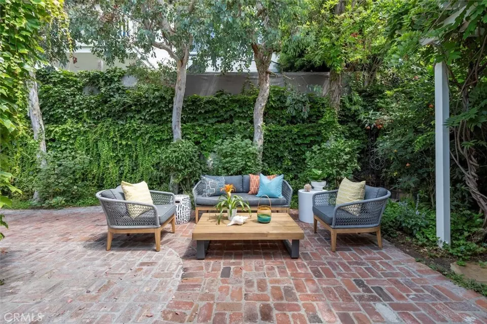 Exterior - 929 16th St, Hermosa Beach, CA 90254 photo 2 of 9