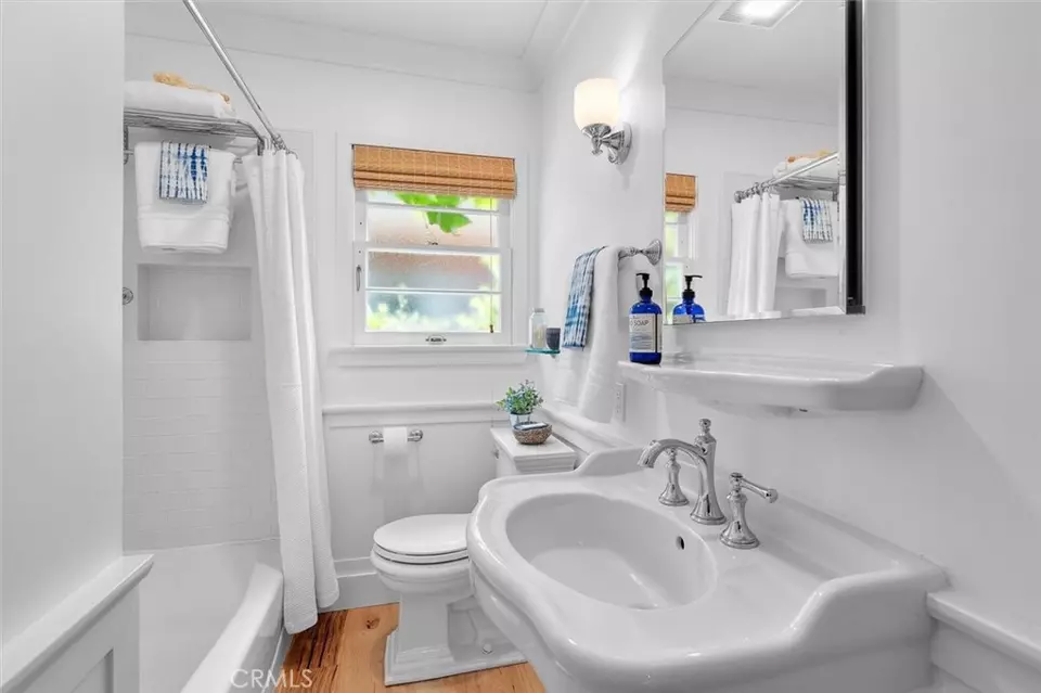 Bath - 929 16th St, Hermosa Beach, CA 90254 photo 1 of 1