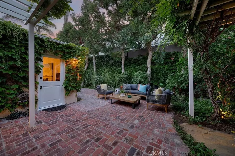 Exterior - 929 16th St, Hermosa Beach, CA 90254 photo 7 of 9