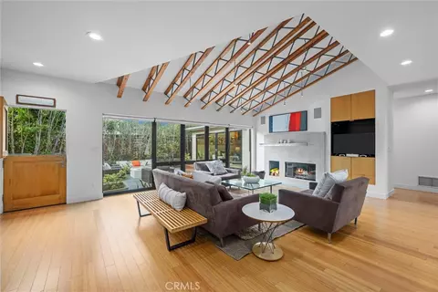 1635 19th St, Manhattan Beach, CA 90266