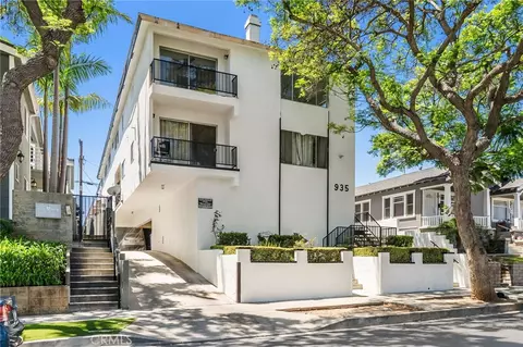 935 W 10th St, San Pedro, CA 90731