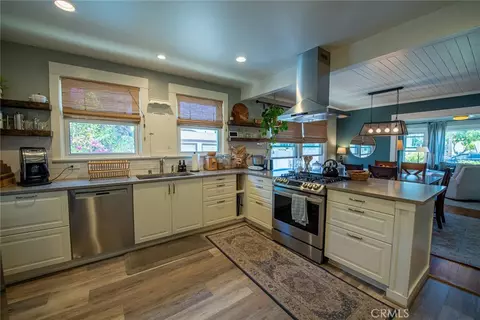 922 W 3rd St, San Pedro, CA 90731