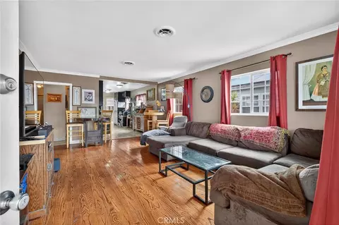 4547 W 141st St, Hawthorne, CA 90250