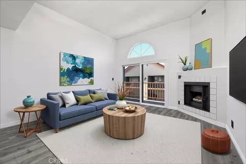 445 W 6th St #409, Long Beach, CA 90802