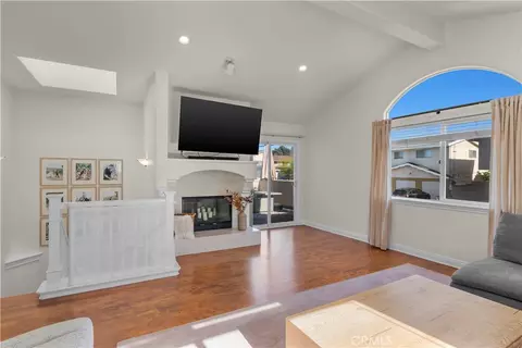 2213 Carnegie Ln #A, Redondo Beach, CA 90278