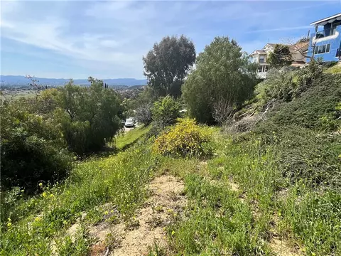 900 Leota Ln, Chatsworth, CA 91304