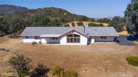 48773 Dry Creek Dr, Badger, CA 93603