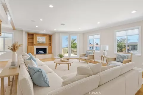 944 5th St, Hermosa Beach, CA 90254