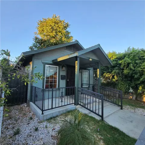 Exterior - 125 E 68th Way, Long Beach, CA 90805 photo 4 of 4