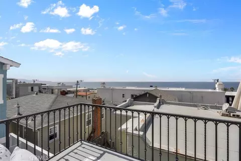 228 5th Pl, Manhattan Beach, CA 90266