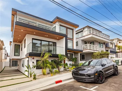 705 2nd St, Hermosa Beach, CA 90254