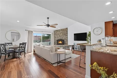 220 S Helberta Ave #E, Redondo Beach, CA 90277