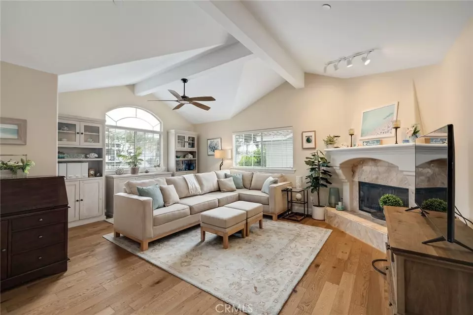 Living - 2607 Grant Ave #A, Redondo Beach, CA 90278 photo 2 of 6