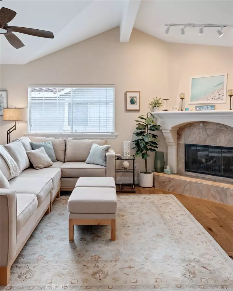 Living - 2607 Grant Ave #A, Redondo Beach, CA 90278 photo 4 of 6