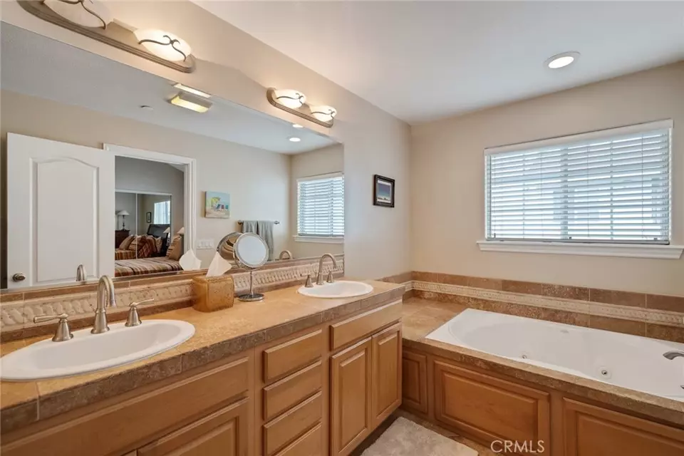 Bath - 2607 Grant Ave #A, Redondo Beach, CA 90278 photo 2 of 5