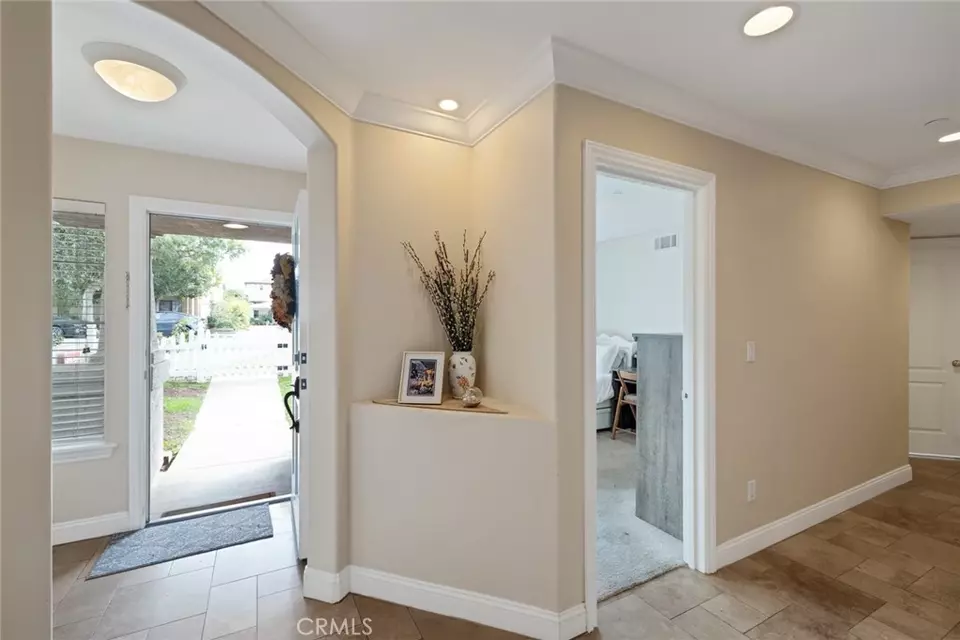 Entry Way - 2607 Grant Ave #A, Redondo Beach, CA 90278 photo 2 of 4