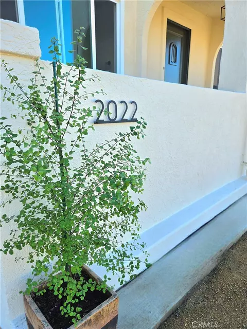 2022 W 75th St, Los Angeles, CA 90047