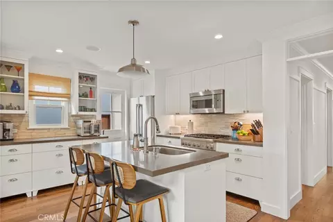 1147 7th St, Hermosa Beach, CA 90254