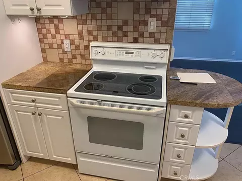Kitchen - 4401 E Division St, Long Beach, CA 90803 photo 3 of 10