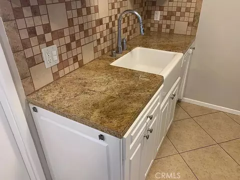 Kitchen - 4401 E Division St, Long Beach, CA 90803 photo 4 of 10