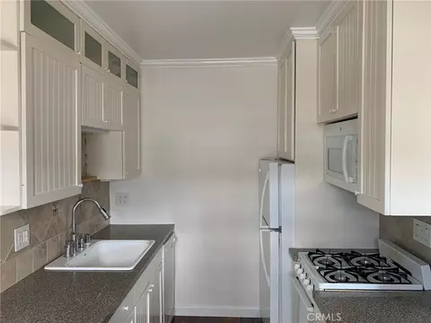 Kitchen - 4401 E Division St, Long Beach, CA 90803 photo 8 of 10