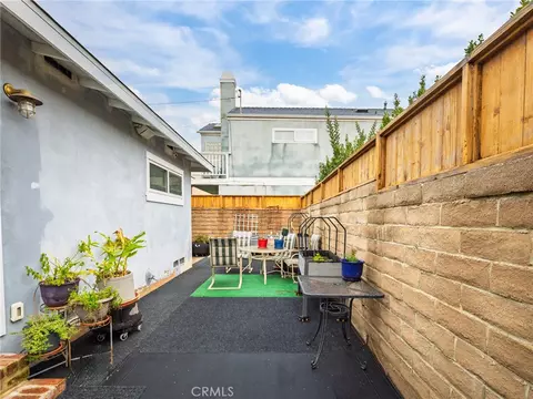 Exterior - 211 E Pine Ave, El Segundo, CA 90245 photo 3 of 5