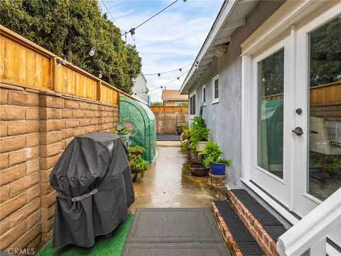 Exterior - 211 E Pine Ave, El Segundo, CA 90245 photo 5 of 5