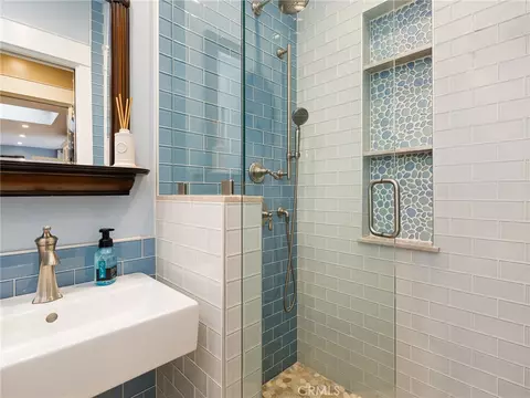 Bath - 211 E Pine Ave, El Segundo, CA 90245 photo 2 of 3