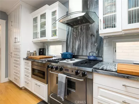 Kitchen - 211 E Pine Ave, El Segundo, CA 90245 photo 4 of 5