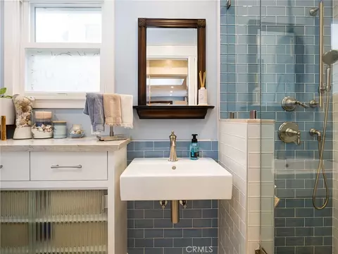 Bath - 211 E Pine Ave, El Segundo, CA 90245 photo 1 of 3