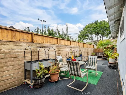 Exterior - 211 E Pine Ave, El Segundo, CA 90245 photo 4 of 5